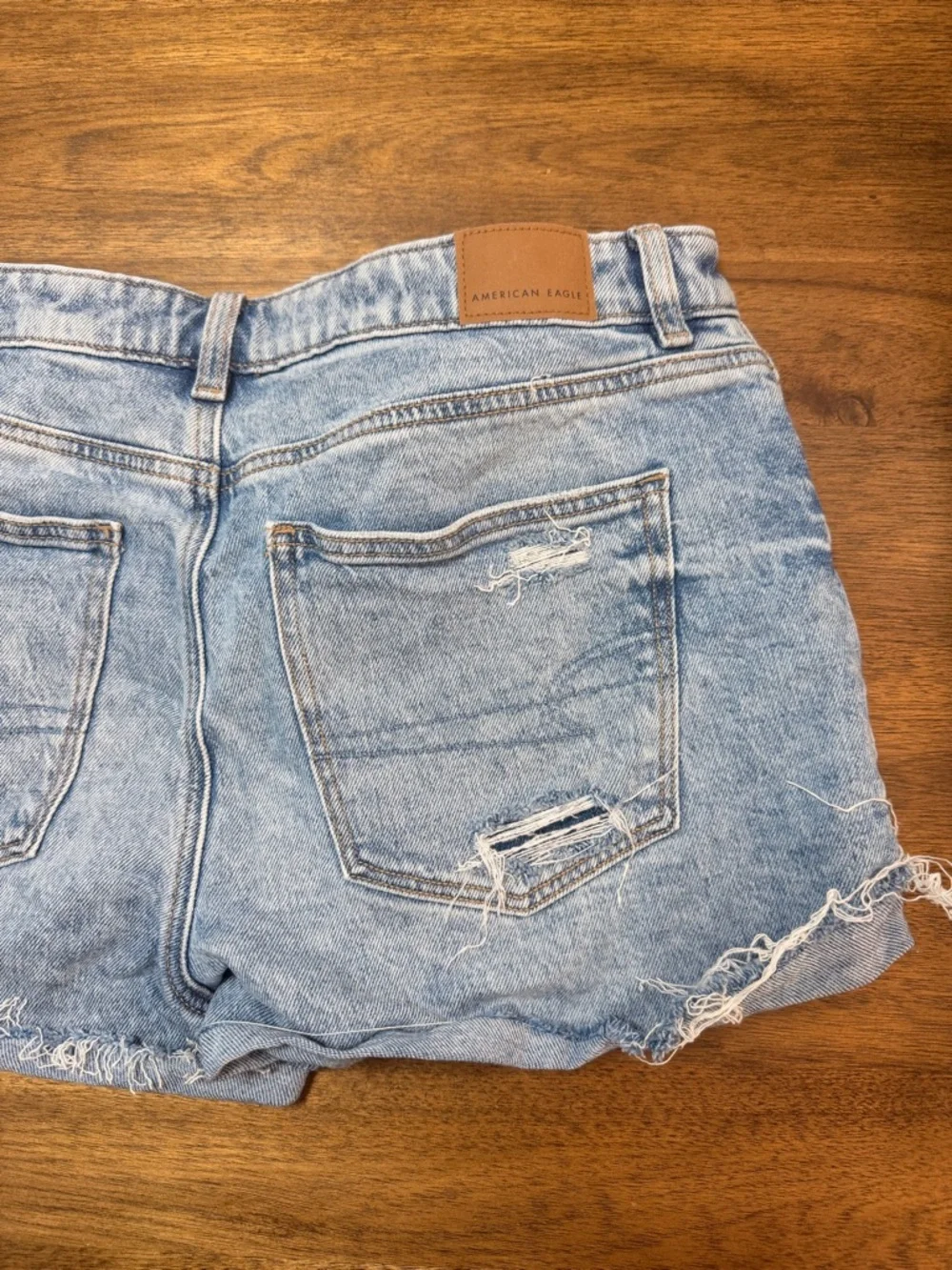 American Eagle Women's Light Blue Distressed Stretch Mom Shorts